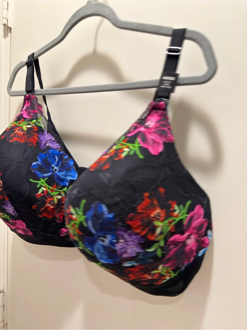 torrid curve Black Bra with Multicolor Floral Lace new size 46ddd